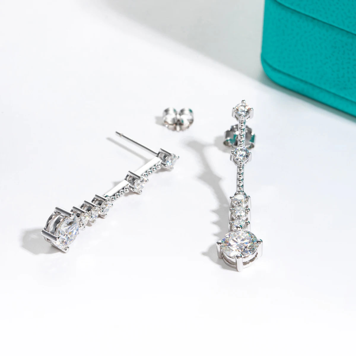 AnuJewel - Pendientes colgantes de moissanita de 2,8 ct en plata de ley 925 con diamantes creados en laboratorio de color D para mujer