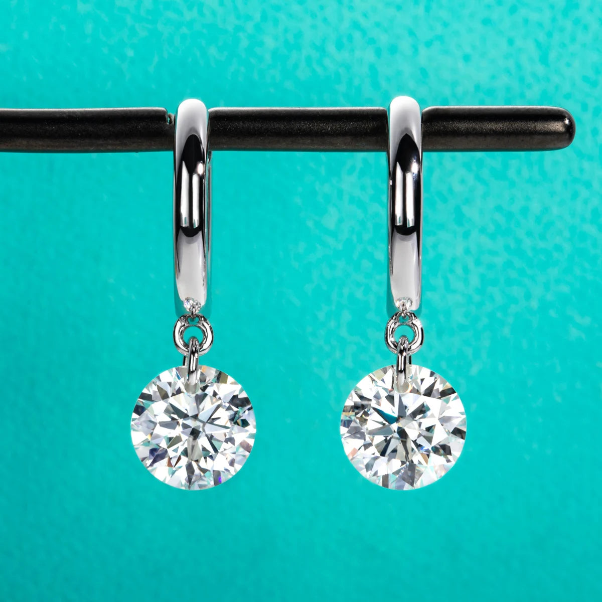 Pendientes colgantes redondos de 2 quilates de G. Harper Jewelry Co.